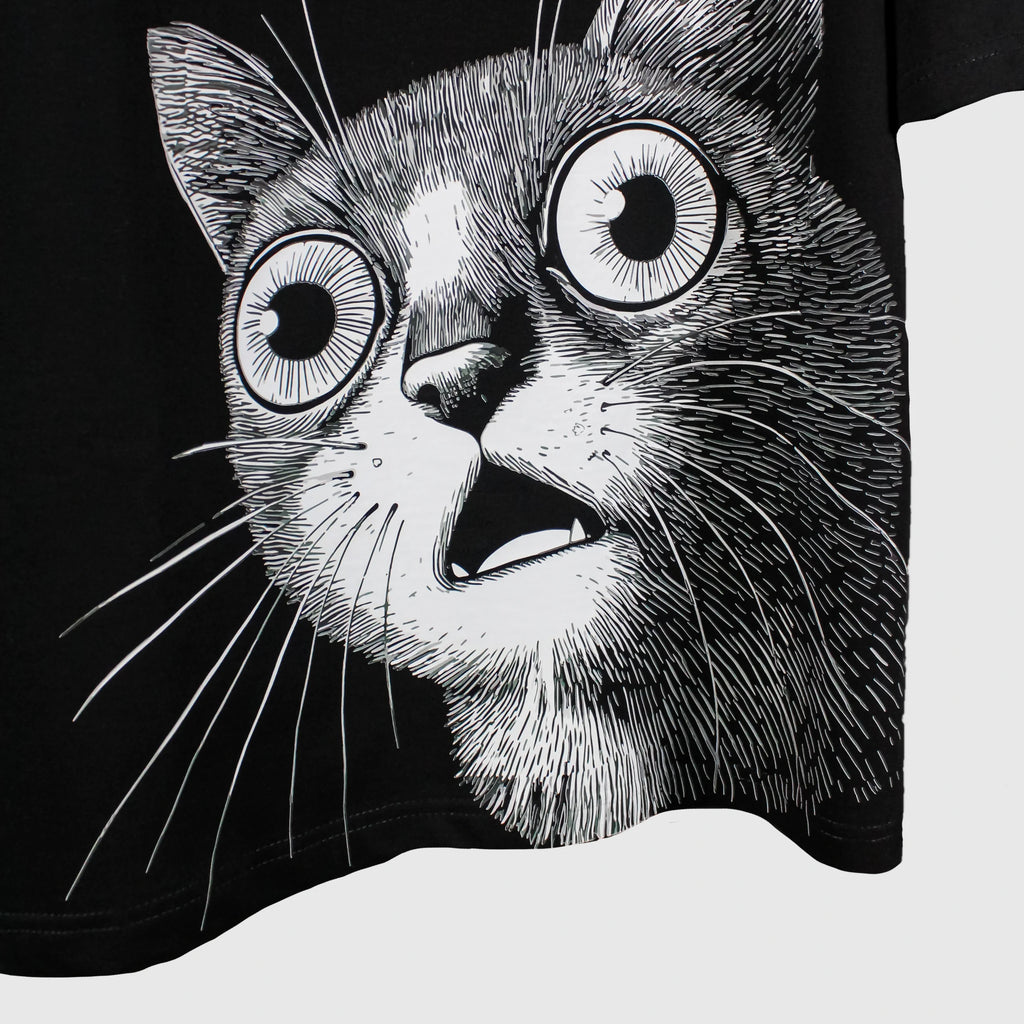 FLIRTING CAT OVERSIZED  T-SHIRT