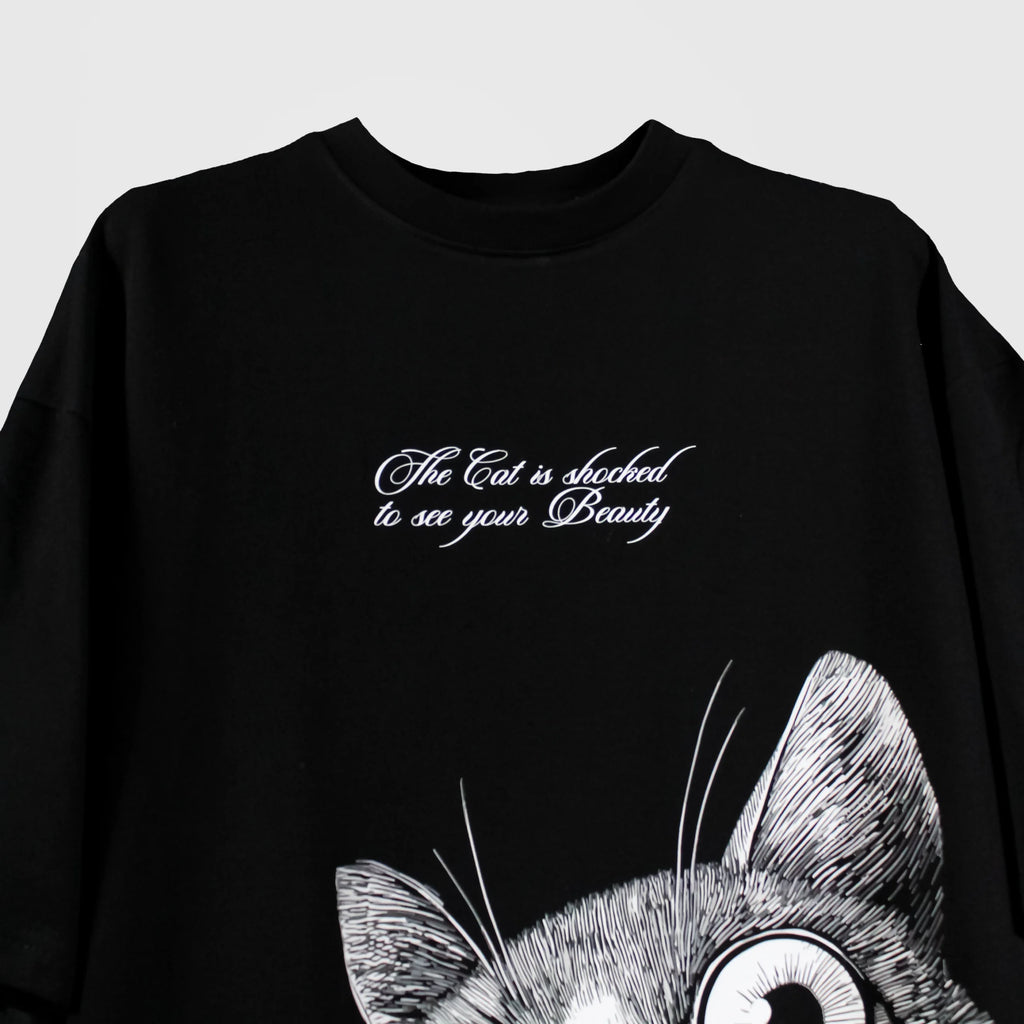 FLIRTING CAT OVERSIZED  T-SHIRT