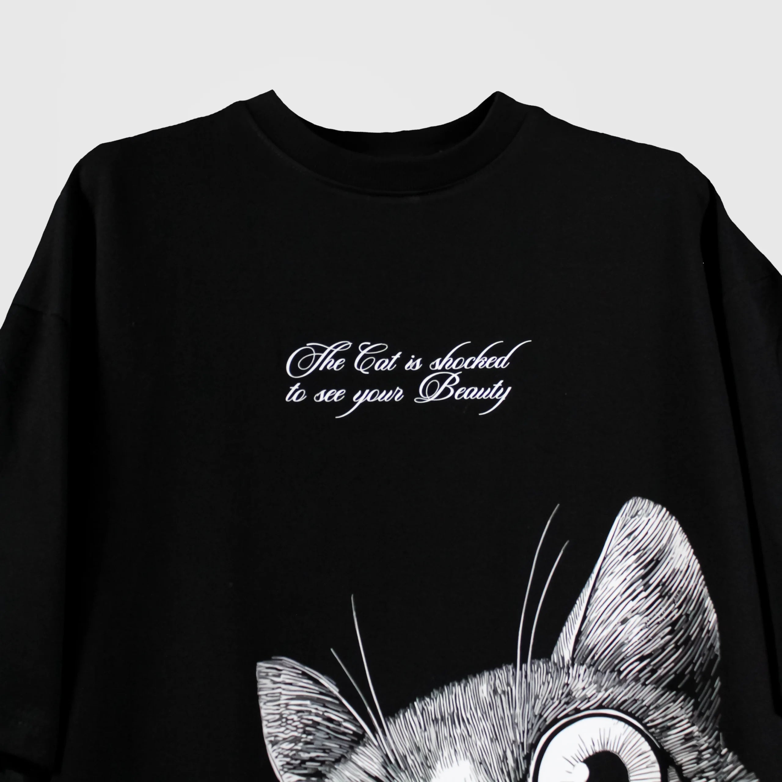 FLIRTING CAT OVERSIZED  T-SHIRT